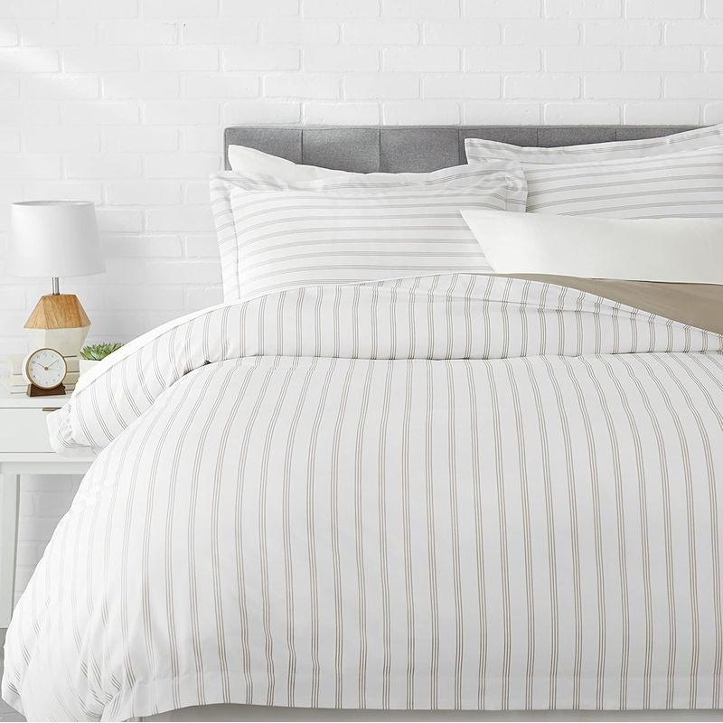 AmazonBasics спално бельо микрофибър Stripe